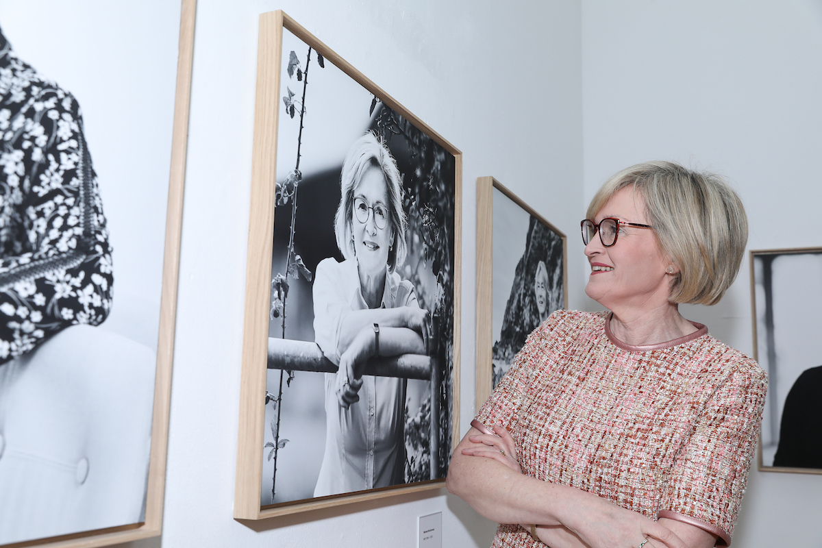 Exhibition: Mná na hÉireann: Irish Female MEPs – Past and Present - photo of Commissioner and former European Parliament Vice-President Mairead McGuinness at the exhibition