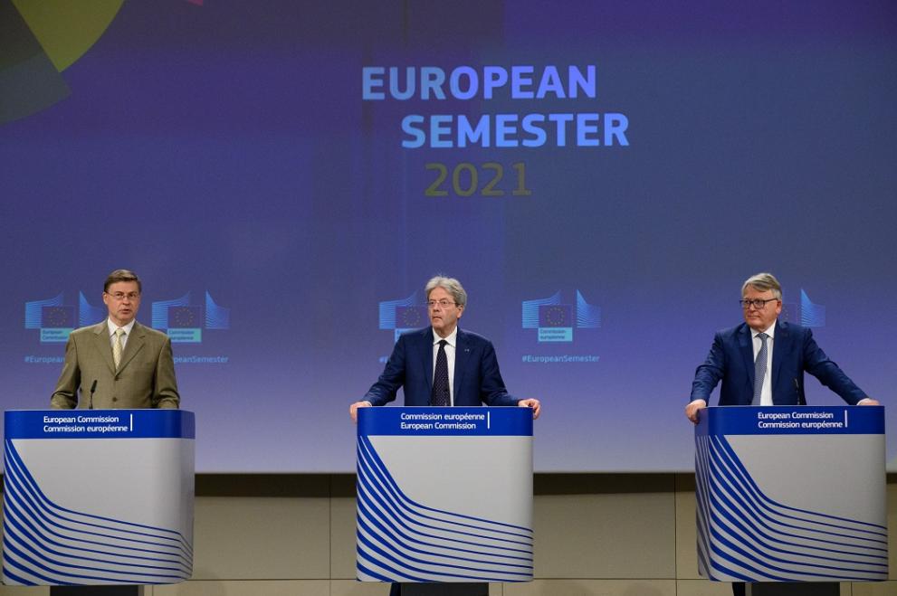 From the left to the right, Valdis Dombrovskis, Paolo Gentiloni, Nicolas Schmit 