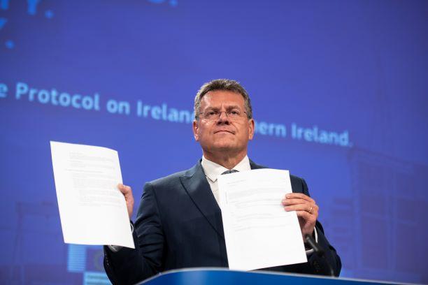 Vice-President Maroš Šefčovič holding sheets of paper