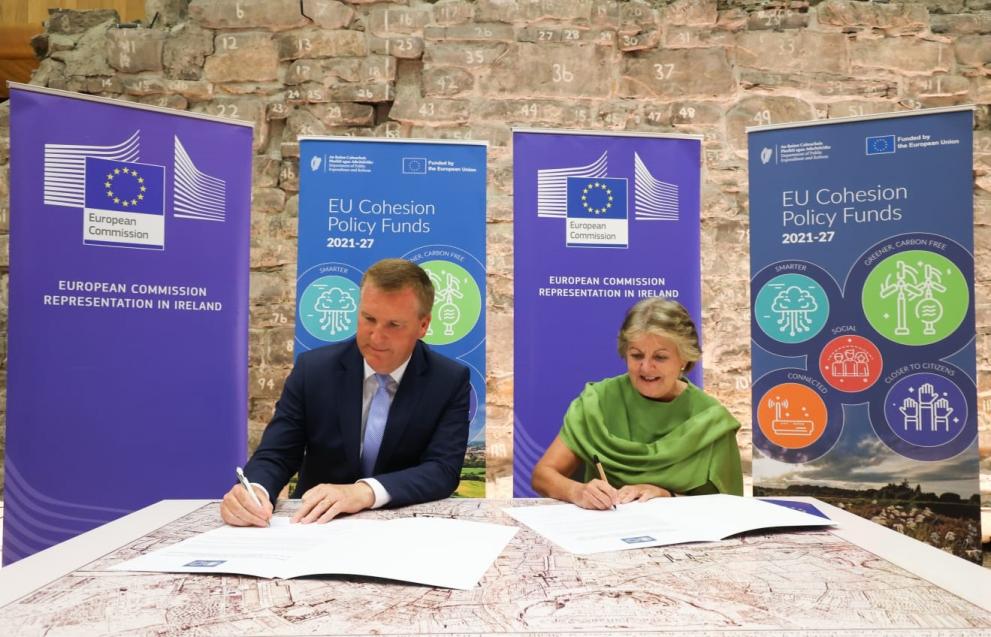 EU Commissioner for Cohesion & Reforms Elisa Ferreira and Minister for Public Expenditure & Reform Michael McGrath sign the Partnership Agreement