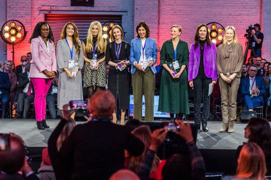 Research Commissioner Mariya Gabriel with the winners of the 2022 Prize for Women Innovators with Niam Donnelly and Dr Ciara Clancy, respectively 3rd and 4th from left