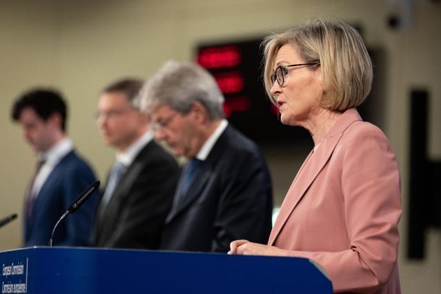 Valdis Dombrovskis, Executive Vice-President of the European Commission, Paolo Gentiloni, and Mairead McGuinness, European Commissioners, at the press conference on the Digital Euro and the legal tender of euro banknotes and coins