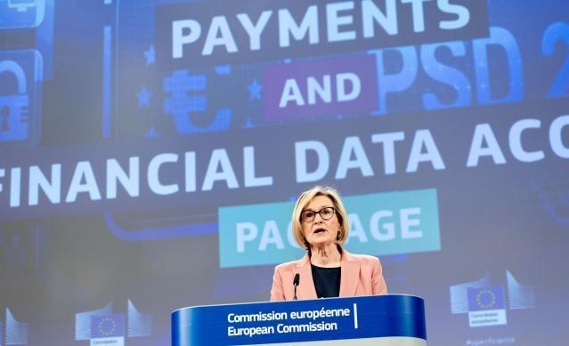 Commissioner Mairead McGuinness speaking at the press conference on financial data access and payments