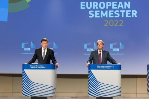 Executive Vice-President Valdis Dombrovskis and Commissioner Paolo Gentiloni at the press conference on the 2022 European Semester Spring package